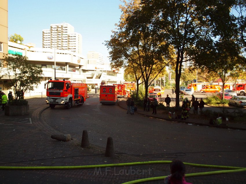 Feuer 3 Koeln Chorweiler Liverpoolerplatz P035.JPG